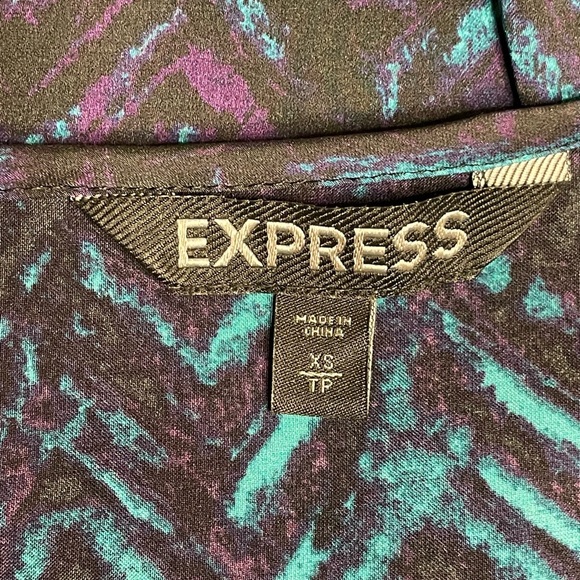 Express V-neck blouse Size:S and one crew neck size:xs - Picture 6 of 16